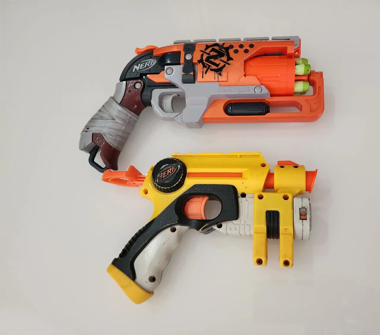 Kit 2 Pistolas NERF -  Diversão garantida!