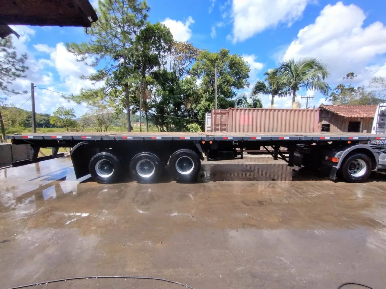 Carreta Randon Porta Container com Pneus