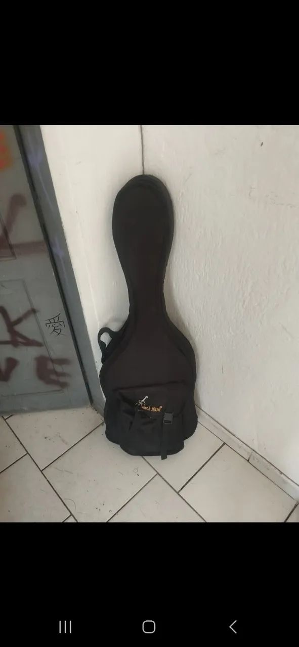 Vendo guitarra com capa e com amplificador mega amp