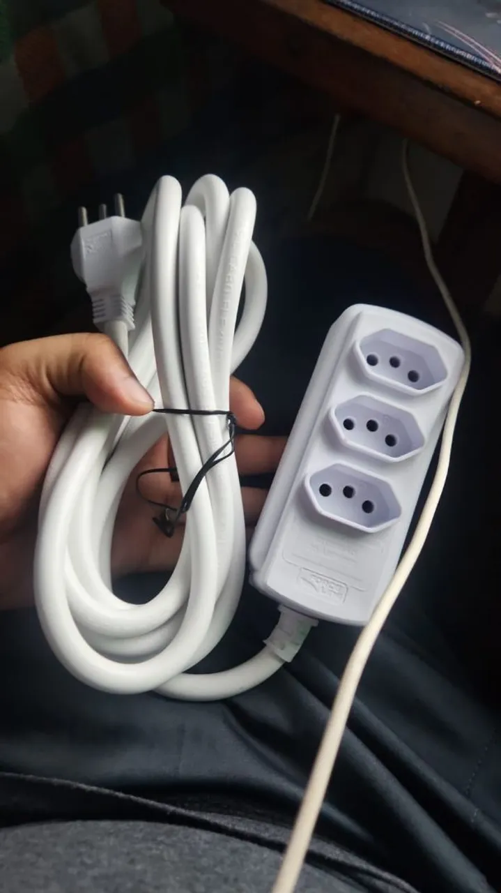 Extensão de tomada 3 pinos