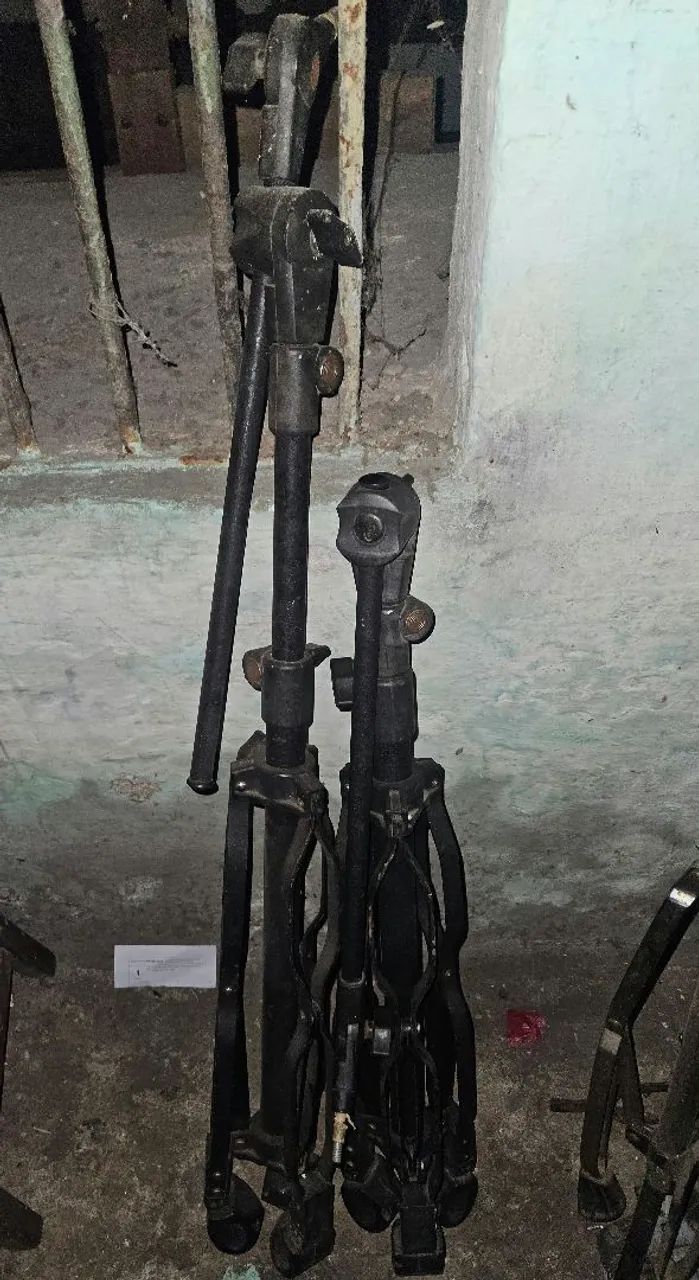 Duas estantes girafa RMV