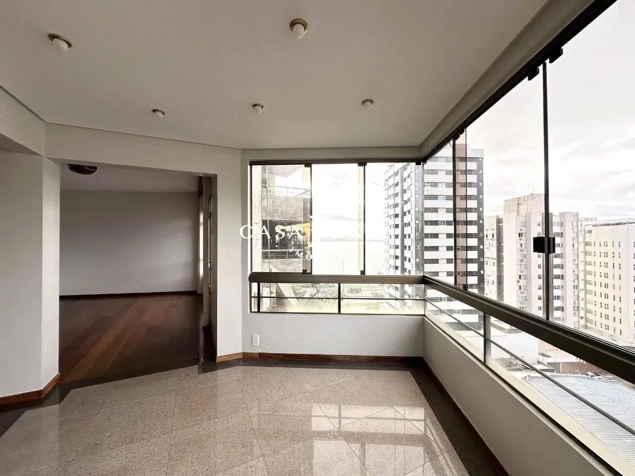Apartamento 5 dormitórios (2 suítes) e 2 vagas com hobby box - Agronômica - Foto 5