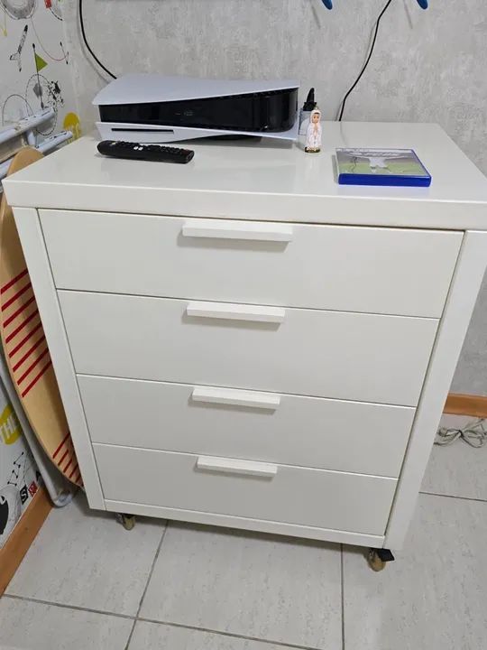 Cômoda infantil branca com 4 gavetas - Foto 2