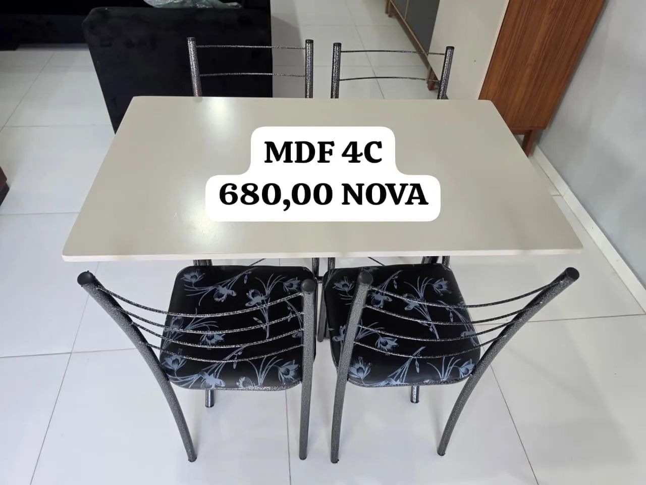 Mesa mdf 4 cadeiras nova