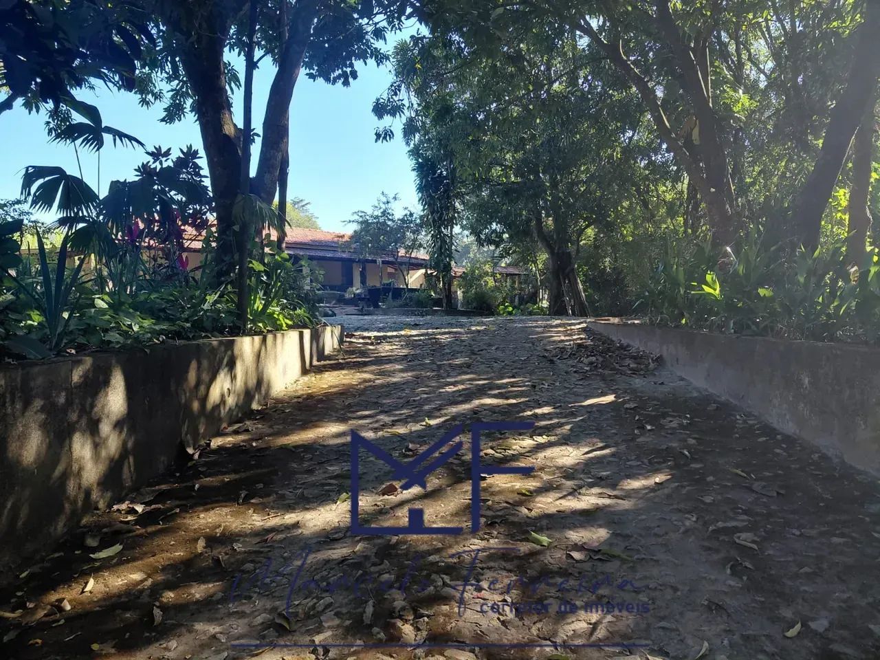 Sítio a 1 Km de distância do centro de Florestal/MG - OPORTUNIDADE