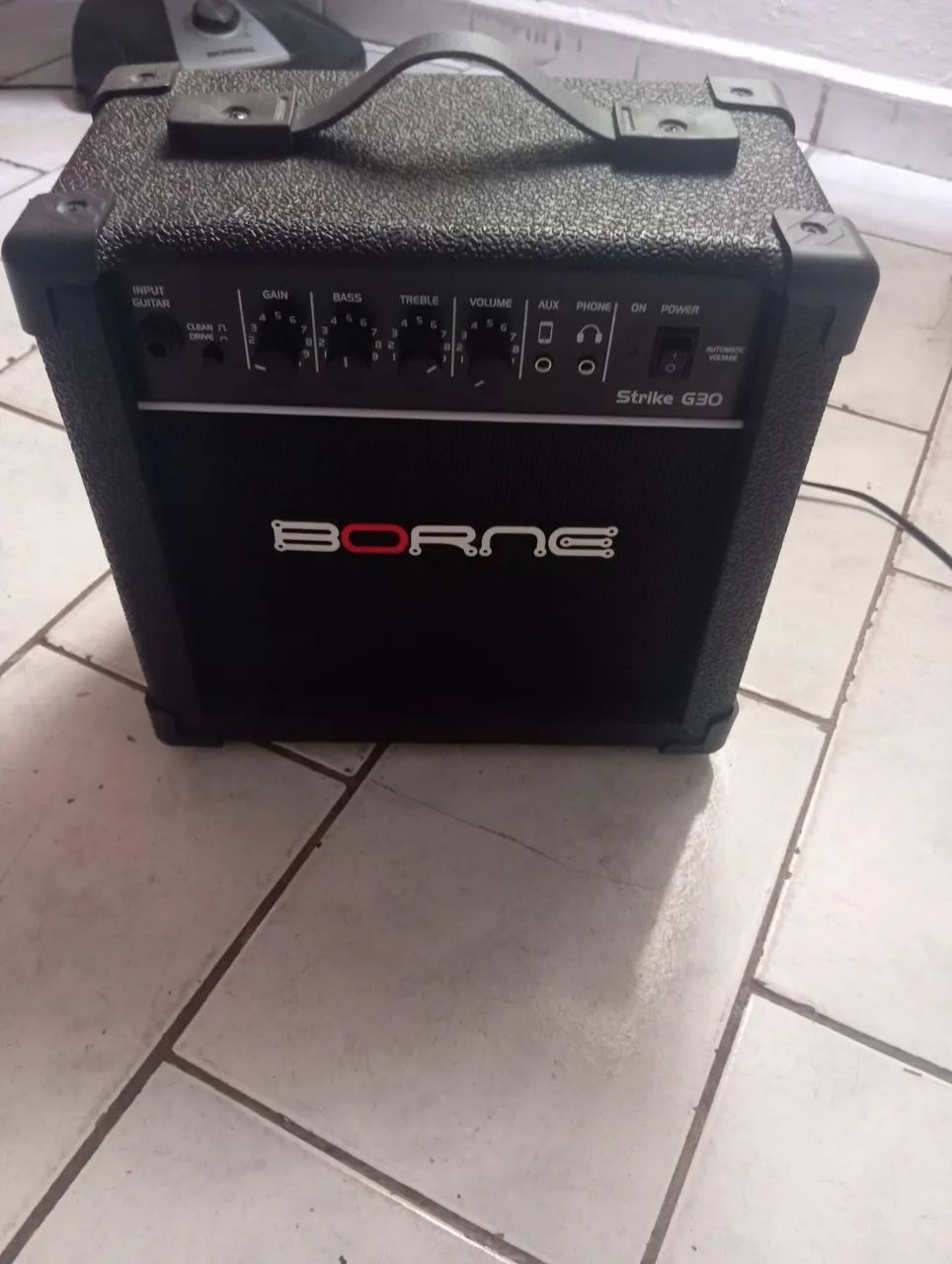 Amplificador borne Strike g30 (Nunca usado)