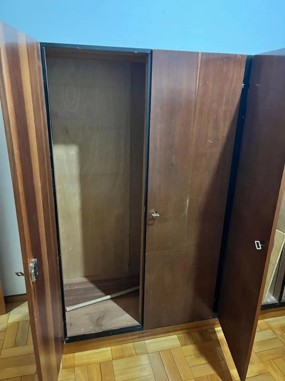 Guarda roupas antigo - Foto 2