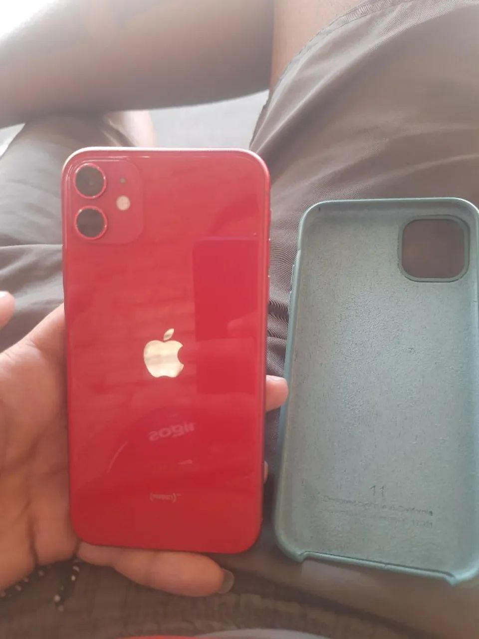 iPhone vermelho 11 ,de 128 gb apenas com marcas de uso  - Foto 3