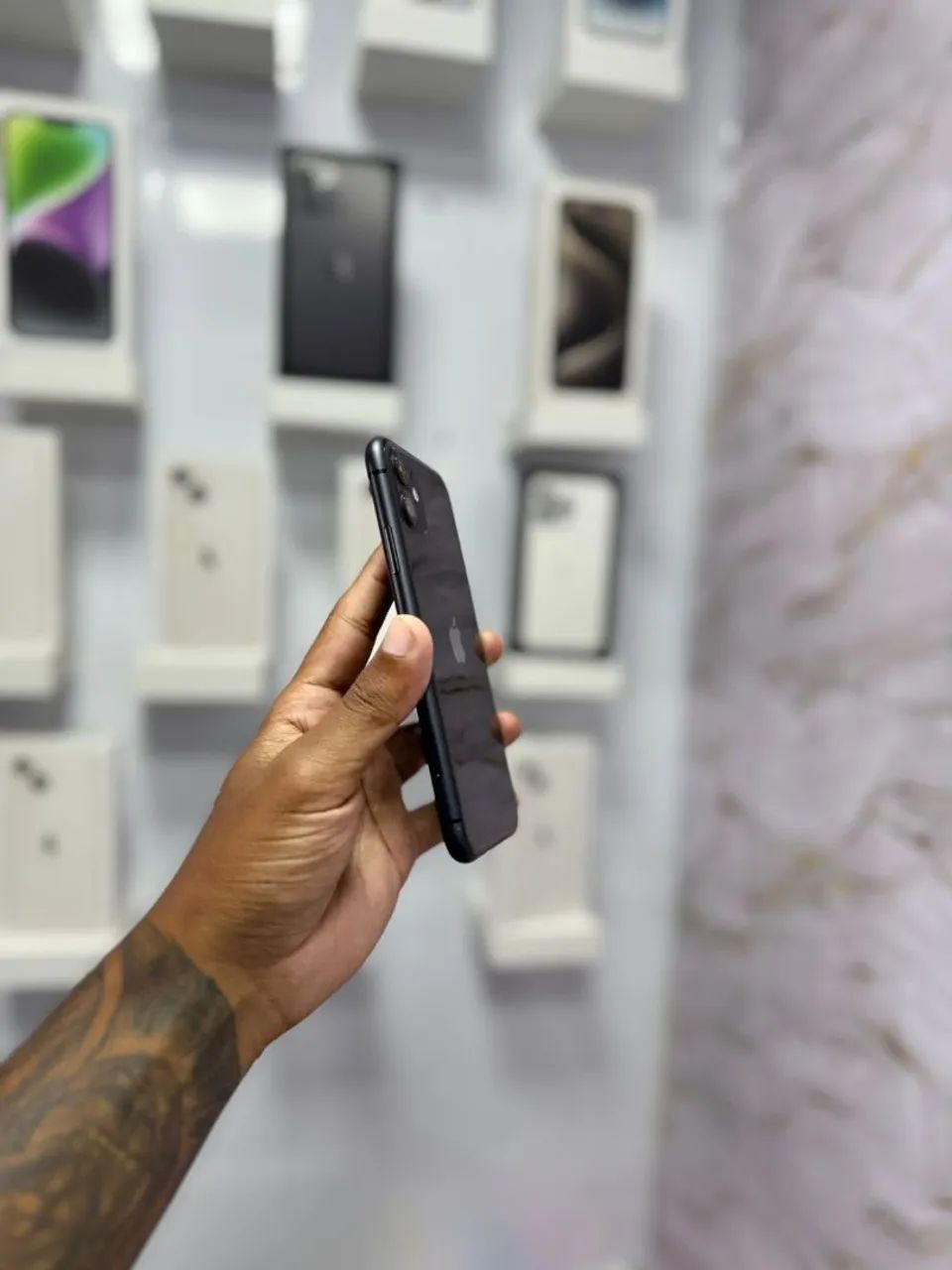IPHONE 11 64GB PRETO<br>R$ 999,00 - Foto 2