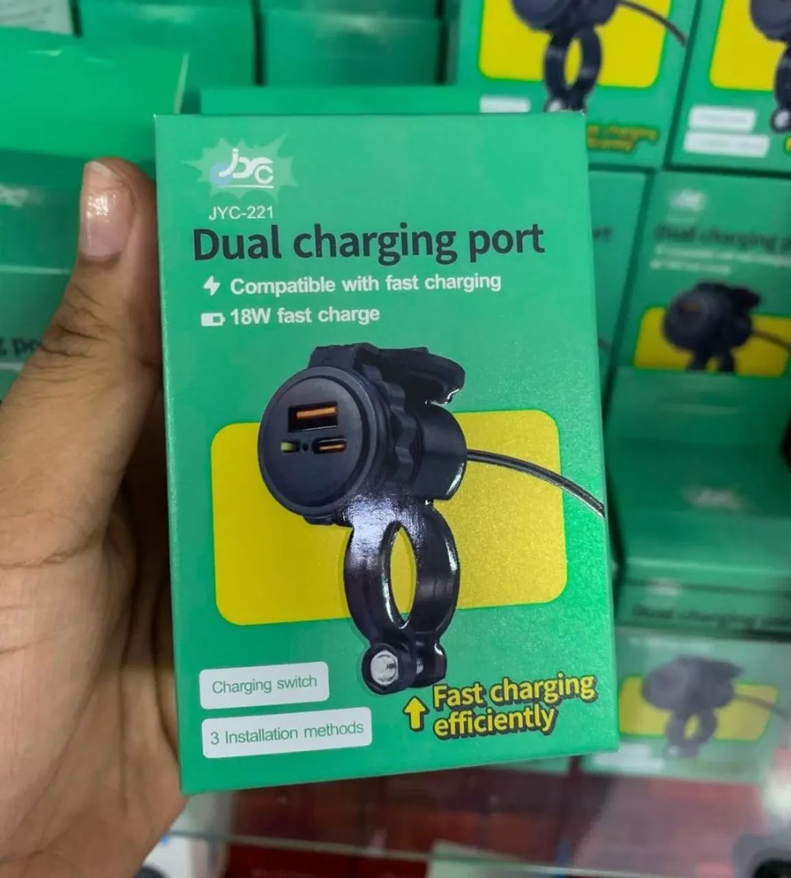 Carregador de Moto Turbo 18W USB + Tipo C - 