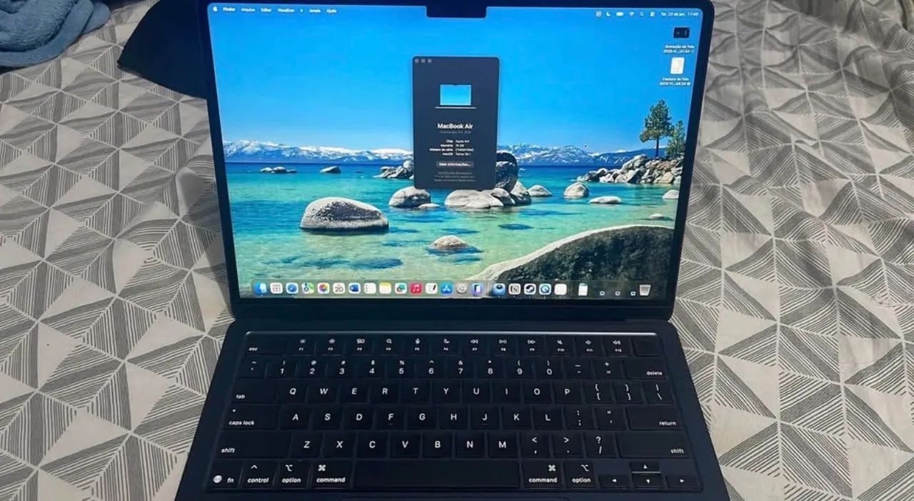 MacBook Air M4 Midnight 