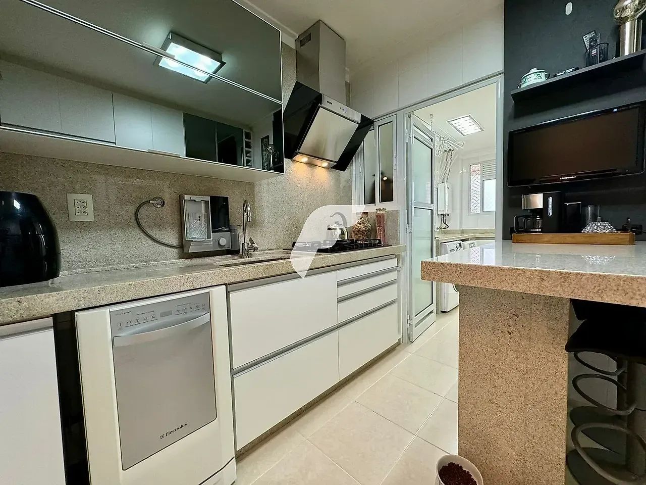 Apartamento mobiliado com vista parcial mar, 3 quartos sendo 1 suíte . - Foto 5
