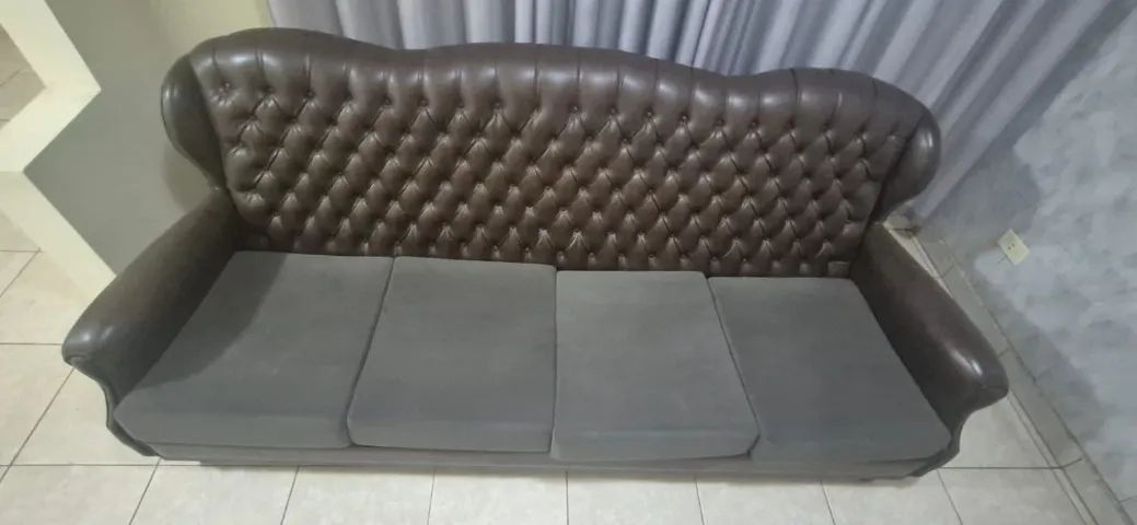 Sofá Clássico em Couro - Estilo Chesterfield - Mais de 40 Anos - Foto 2