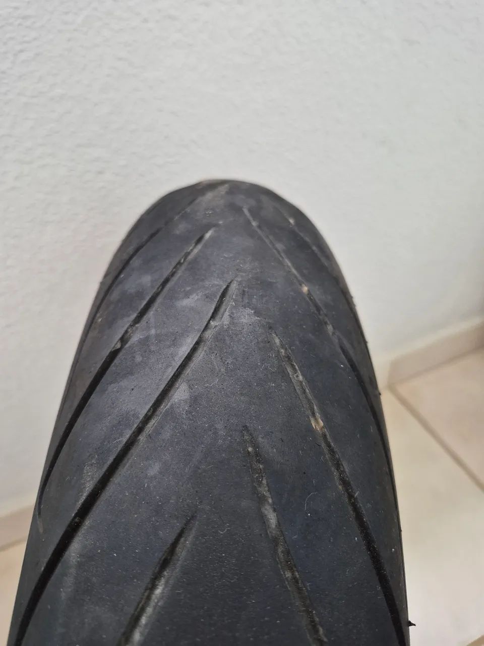 Pneu dianteiro Versys 650 usado - Foto 3