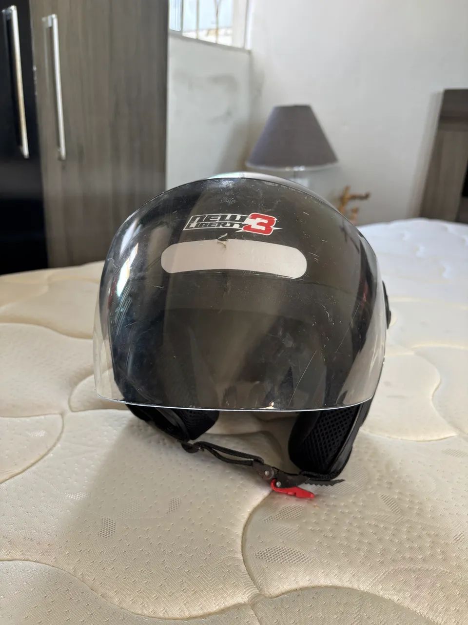 Kit capacete + capa de chuva 