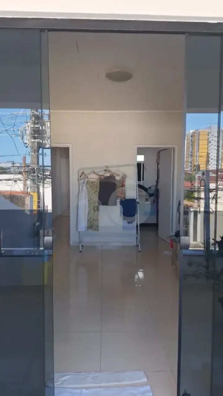 Casa de 264m² de andar no Bairro Suíssa com 4 Quartos, sendo 1 Suíte e 2 Banheiros.