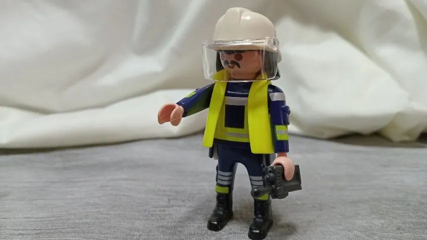 PLAYMOBIL BOMBEIRO - COMANDANTE - COLECIONE.