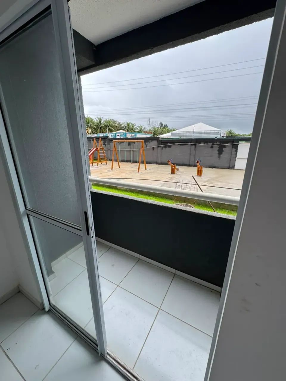 Apartamento de repasse no condomínio Granvilage Eusébio 3, com varanda e suíte - Foto 2