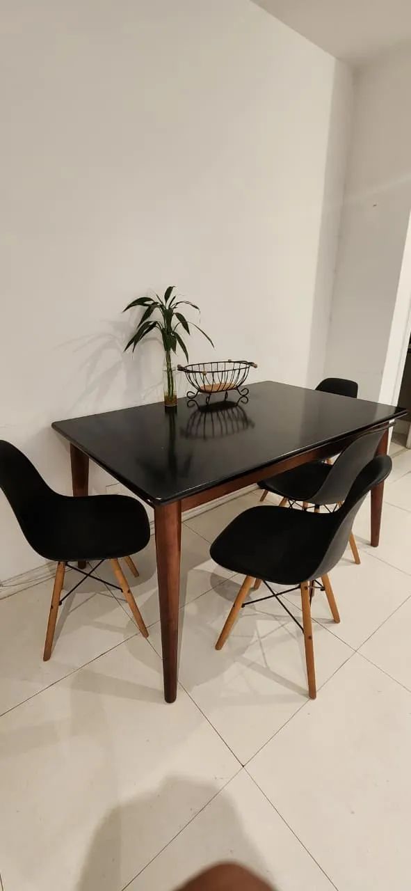 Mesa de Jantar Retangular com 4 cadeiras - Foto 4