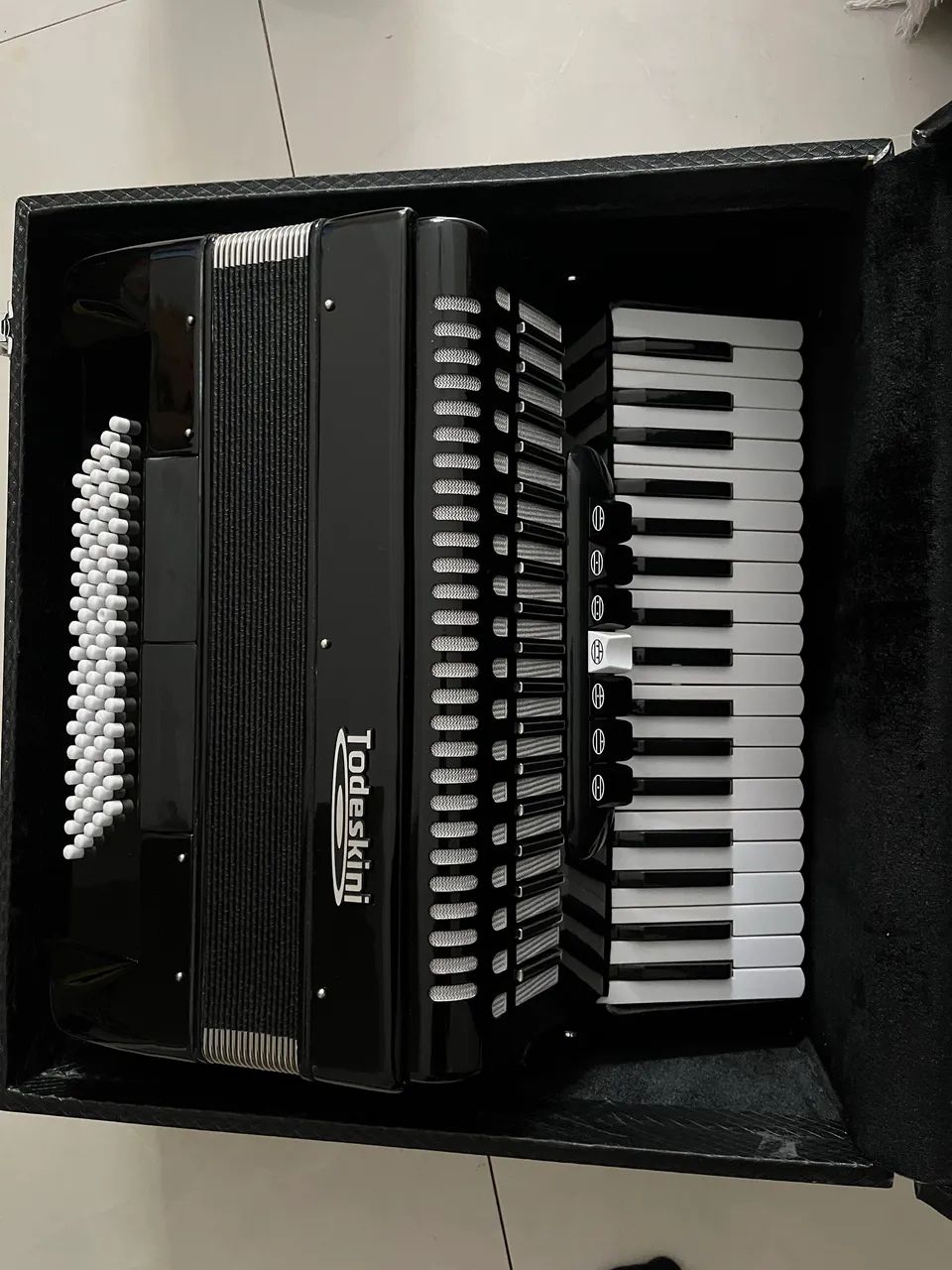 Acordeon Todeskini 80 baixos preto 