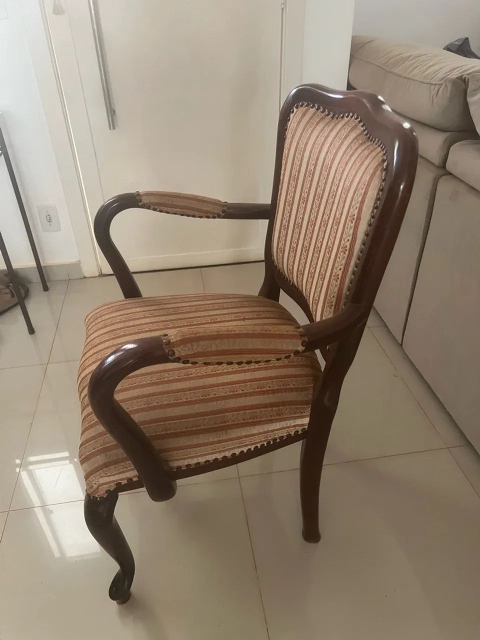 POLTRONA CLÁSSICA À VENDA  - Foto 2