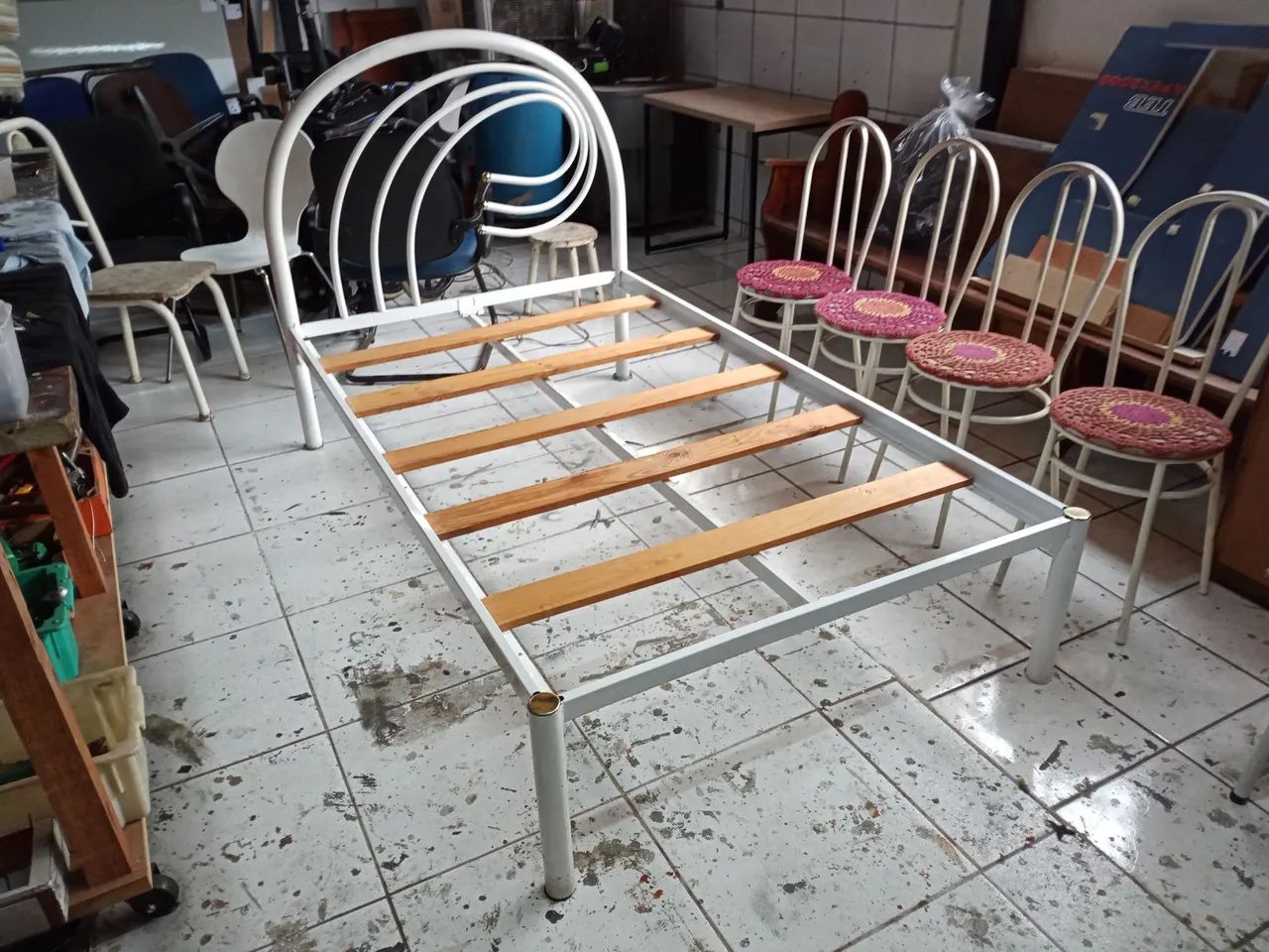 Cama de Viúvo em Metal 