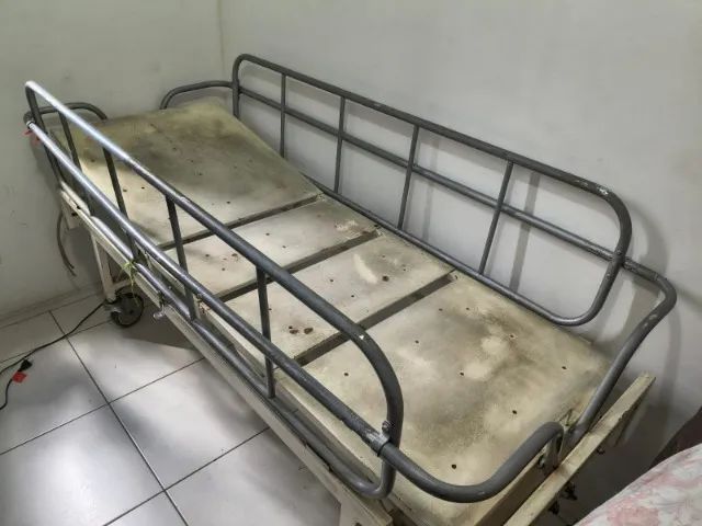 Cama Hospitalar 2 manivelas - Foto 5