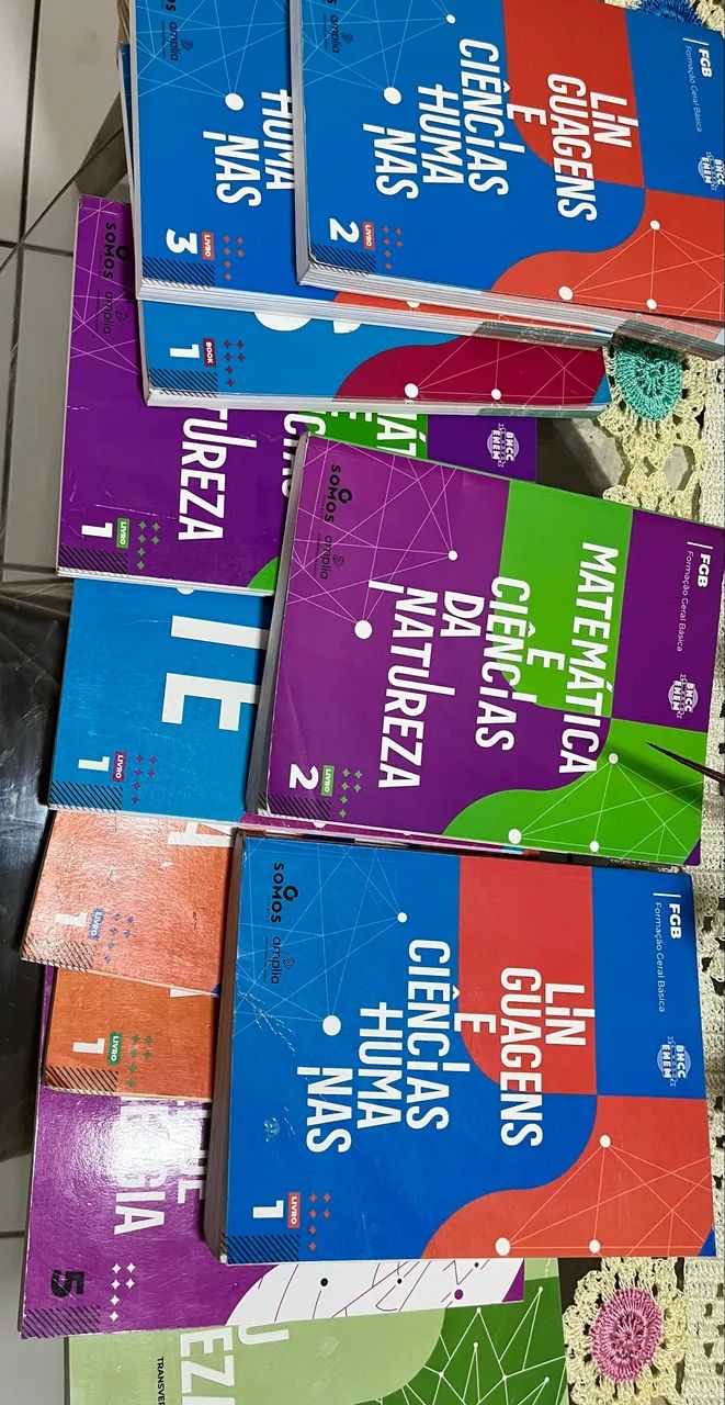 Livros Amplia 1 ° ensino médio 