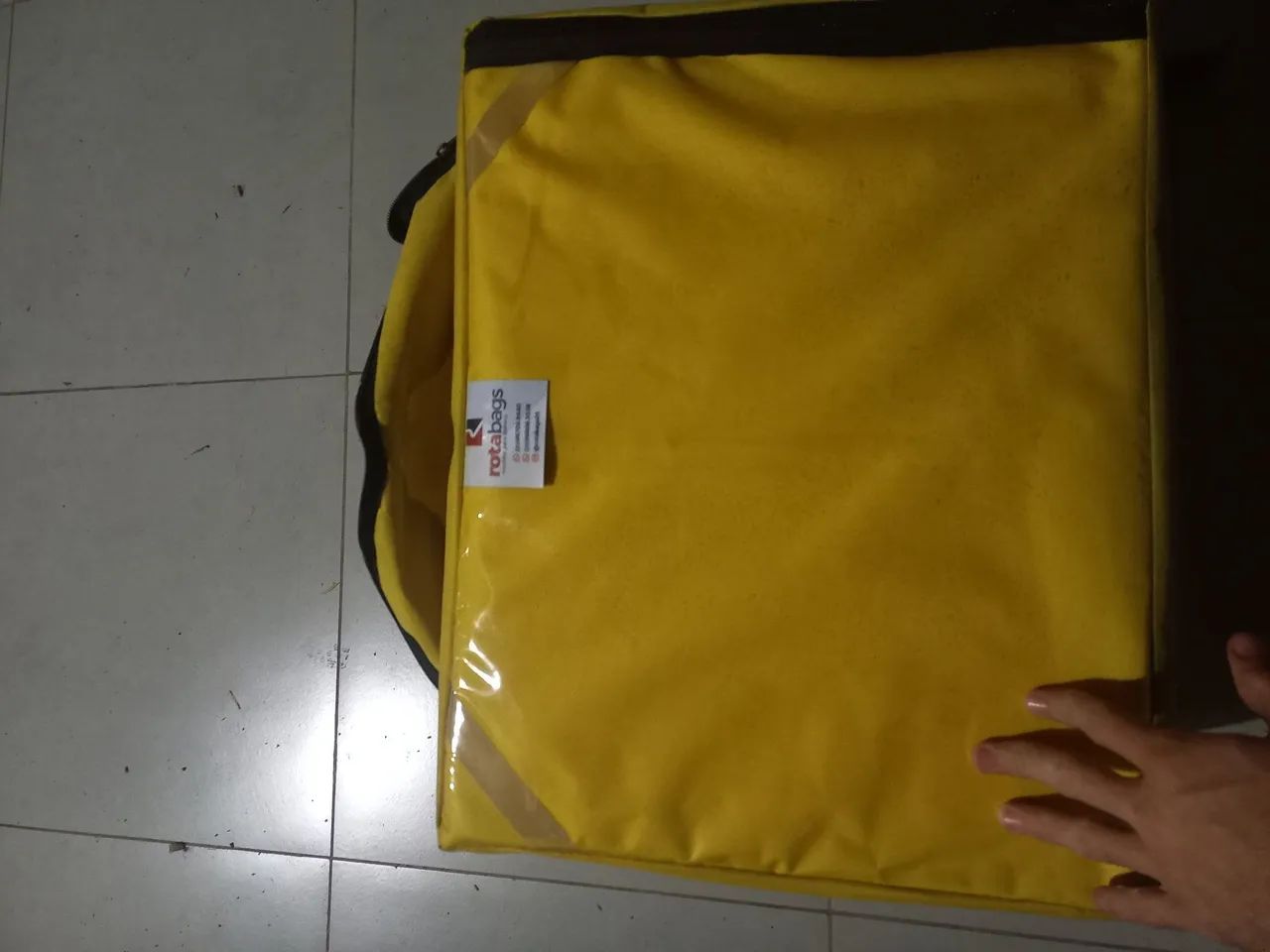 Vendo bag amarelo ótimo estado