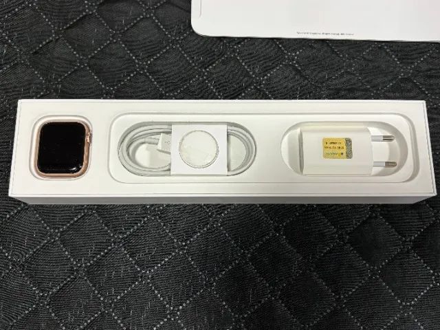 Apple Watch Series 4 GPS + Celular 40mm - Completo