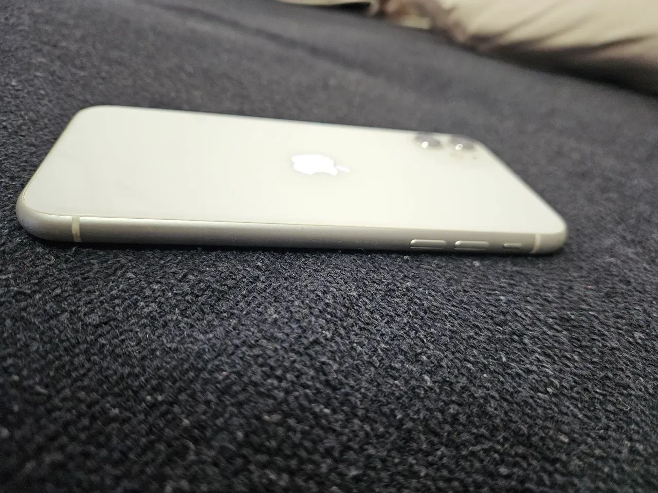 Iphone 11 64gb branco impecável  - Foto 2