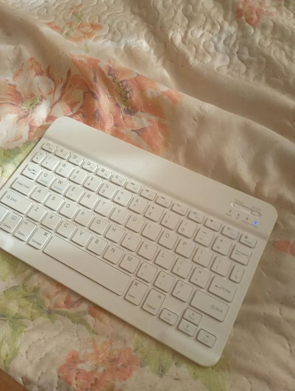Teclado Bluetooth Compacto Branco - Compatível com Celular, Tablet e PC