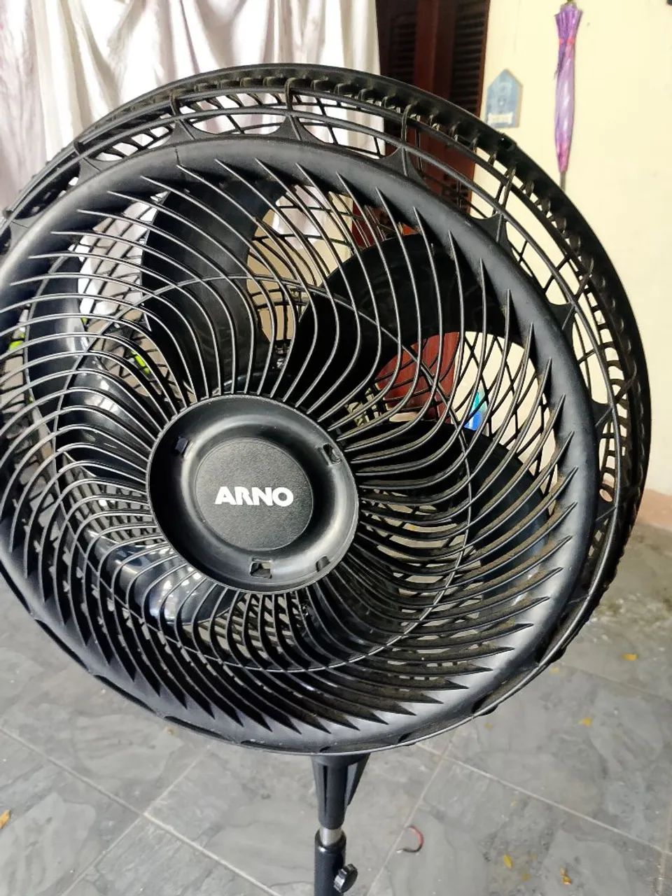 Ventilador de pé...