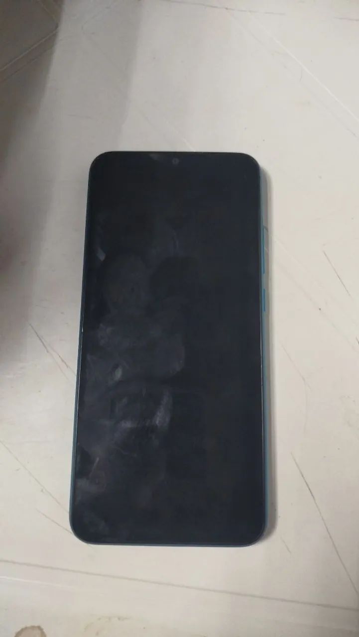 Celular POCO C3 64G está com leve defeitinho no botão de ligar 