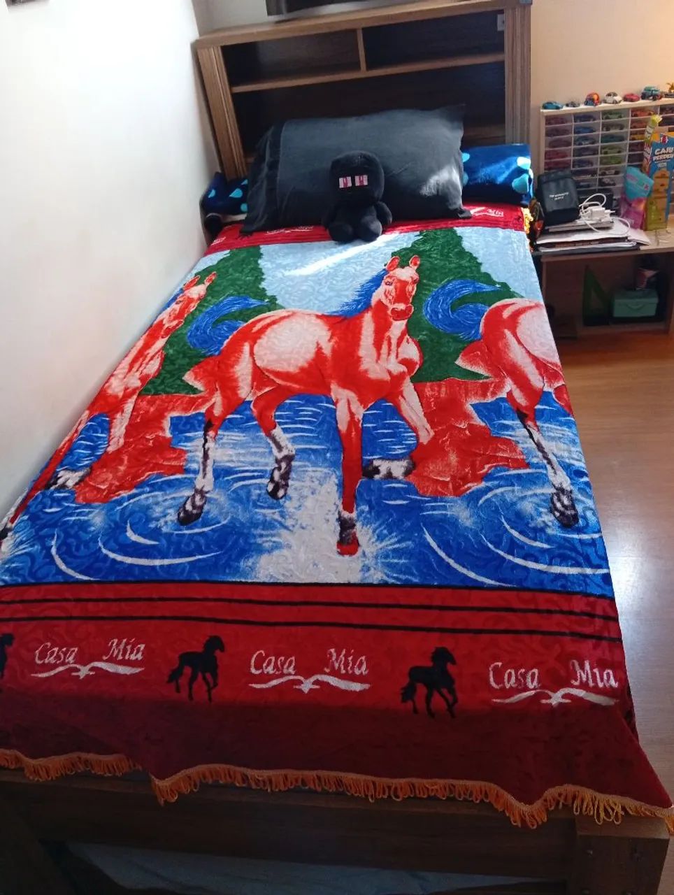 Vendo cama com auxiliar e baú na cabeceira  - Foto 2