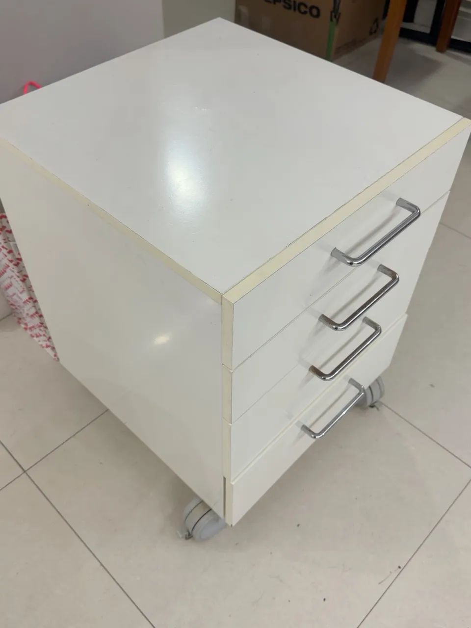 Gaveteiro Branco com 4 Gavetas e Rodízios - Foto 3