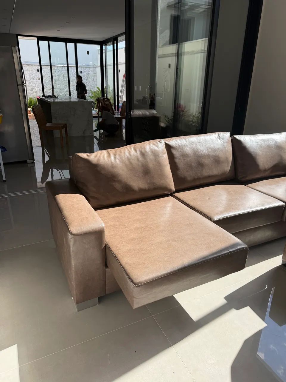 Sofá na cor marrom 2,90m - Foto 4