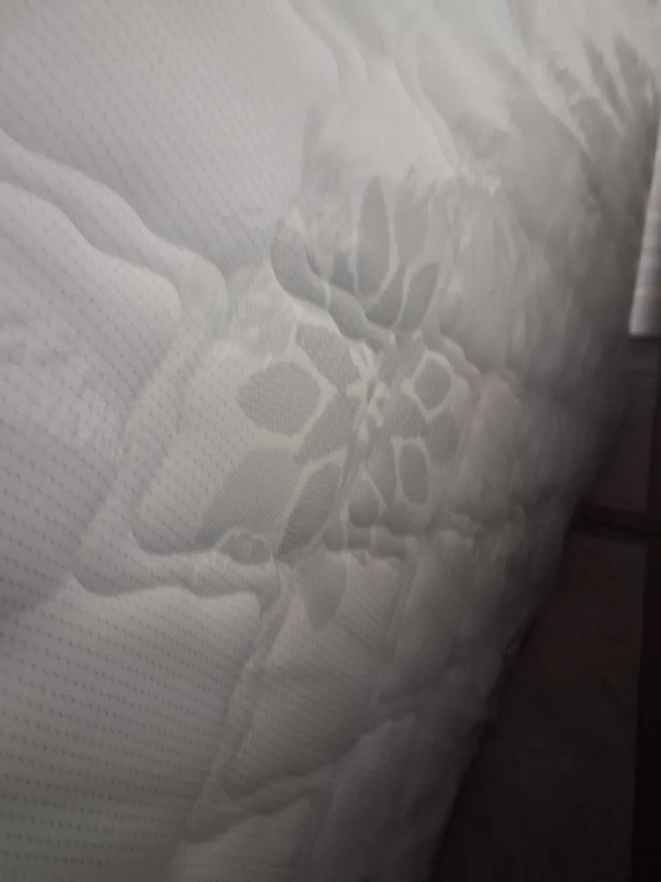 Colchão solteiro com molas ensacadas 