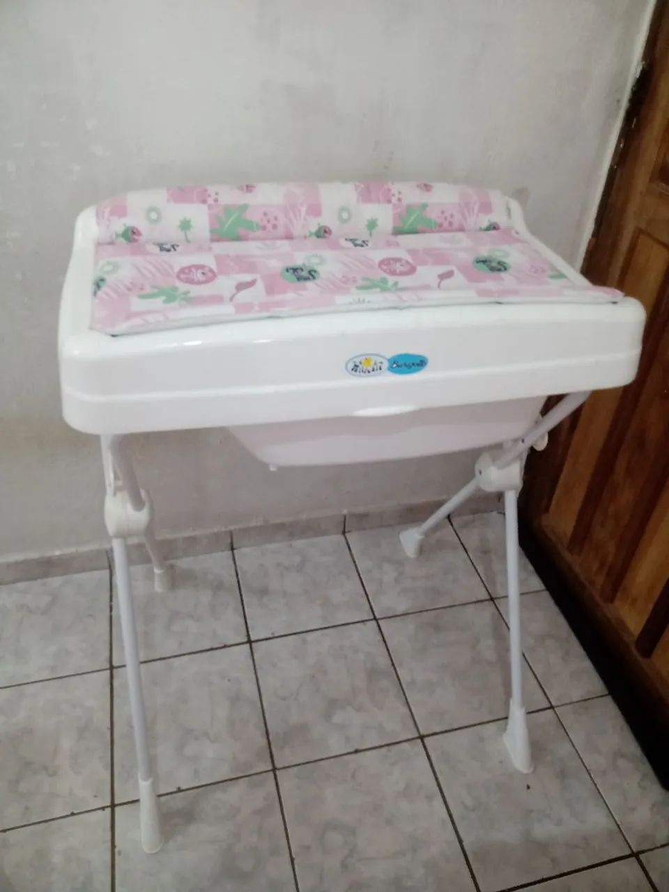 Vendo trocador+Banheira