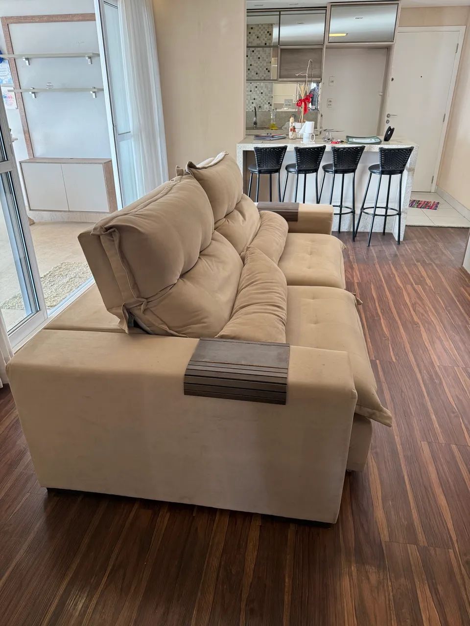 Sofá Retrátil & Reclinável de 3 lugares, medindo 2.55m - Foto 2
