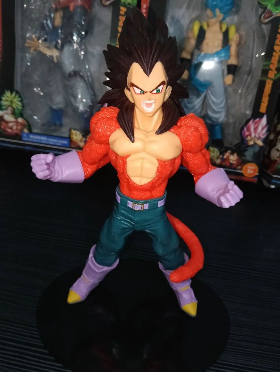 ESTATUETA VEGETA SSJ4