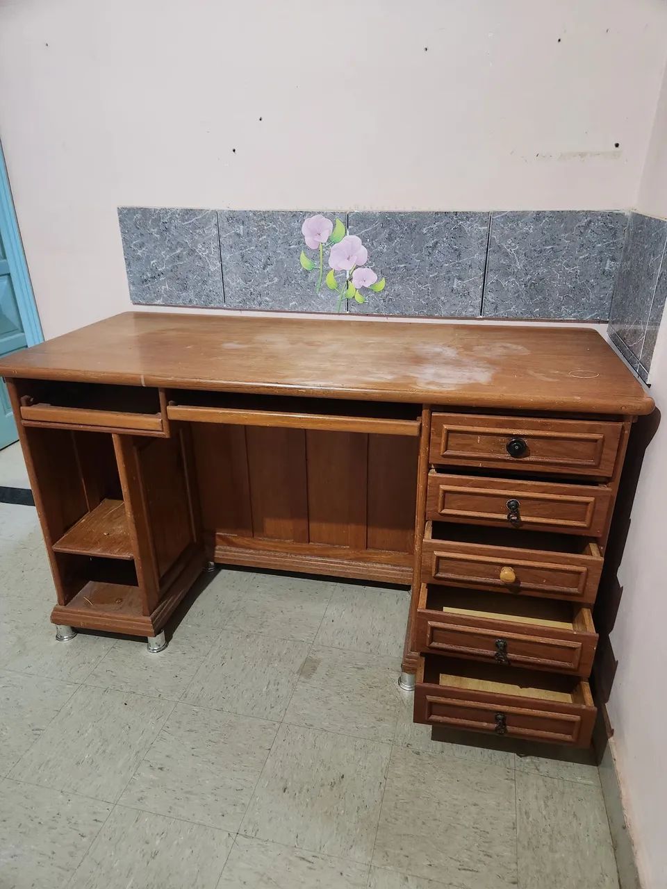 Escrivaninha em madeira - Foto 3