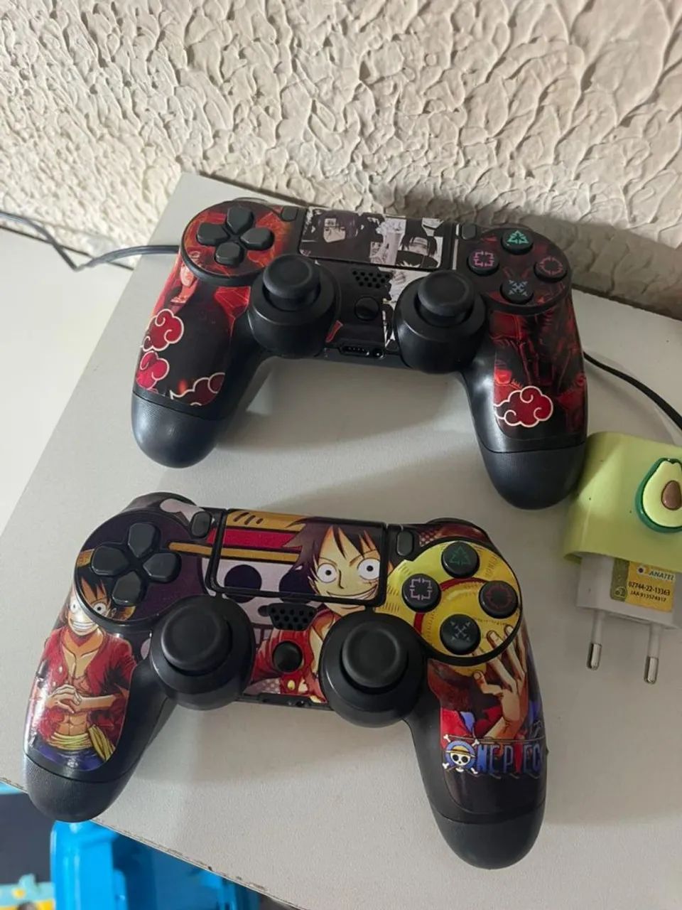 2 Controles PS4 personalizado em otimo estado (sujeito a negociação)