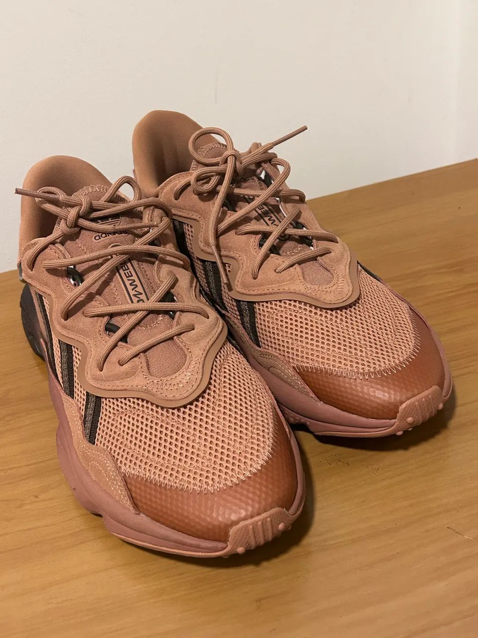 Tênis Adidas OZWEEGO ( tam 42 ) marrom - Foto 2