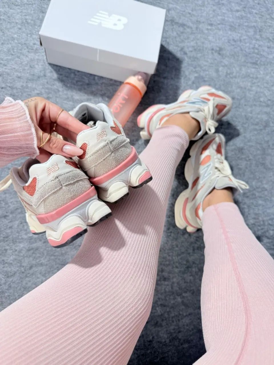 New Balance 9060 Areia/Salmão Feminino Couro - Foto 4