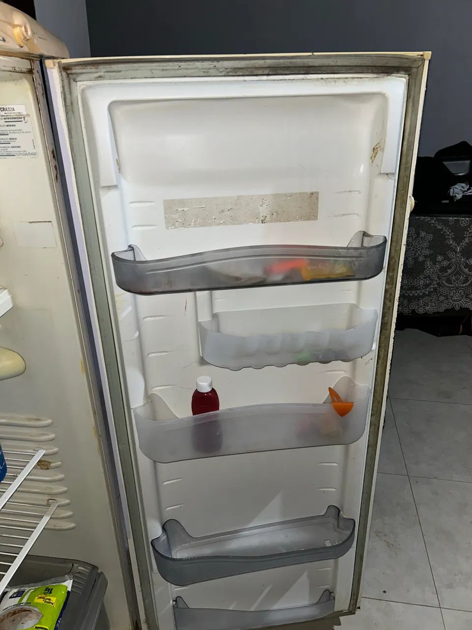 Vendo geladeira , usada 