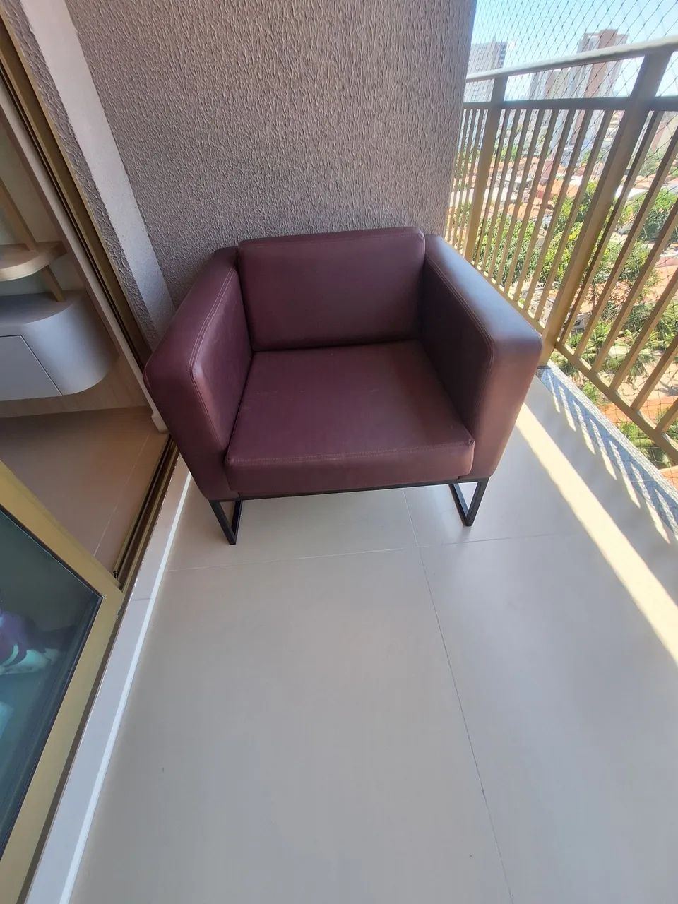 POLTRONA ELEGANTE E CONFORTÁVEL  - Foto 3
