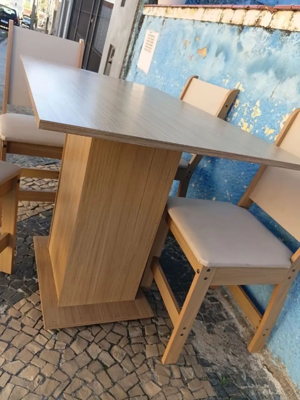 Mesa com 4 cadeiras 