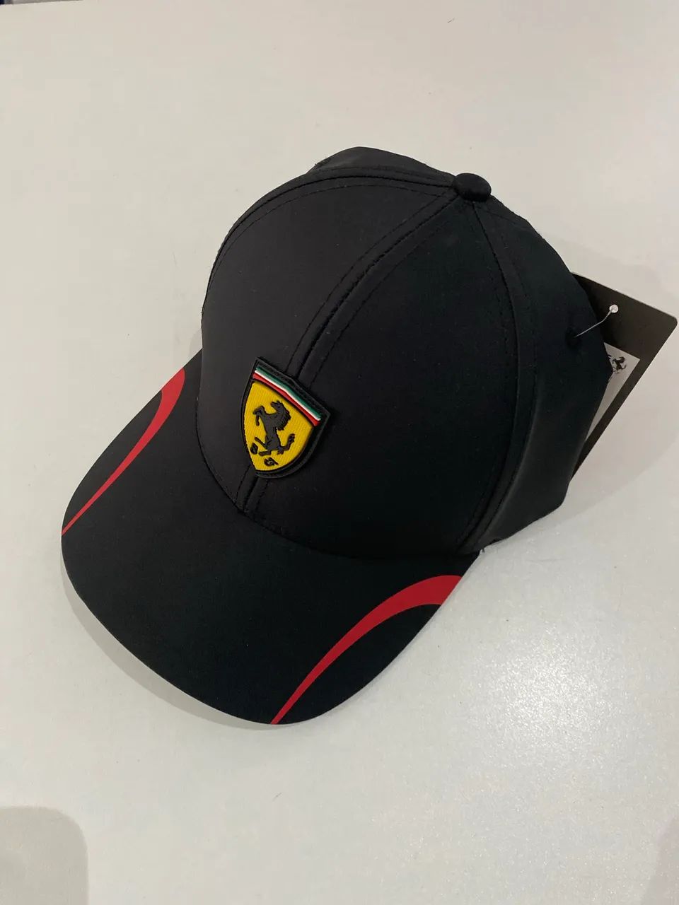 BONÉ FERRARI