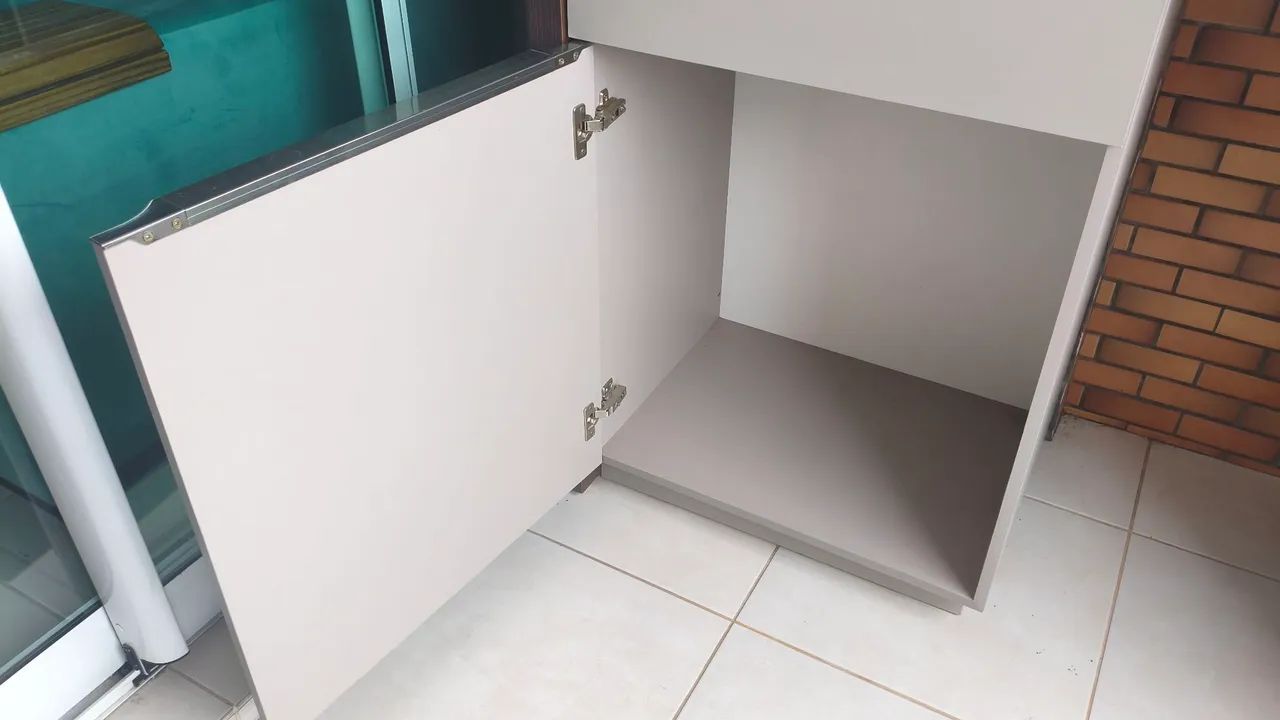 Mesa com armário - Foto 2